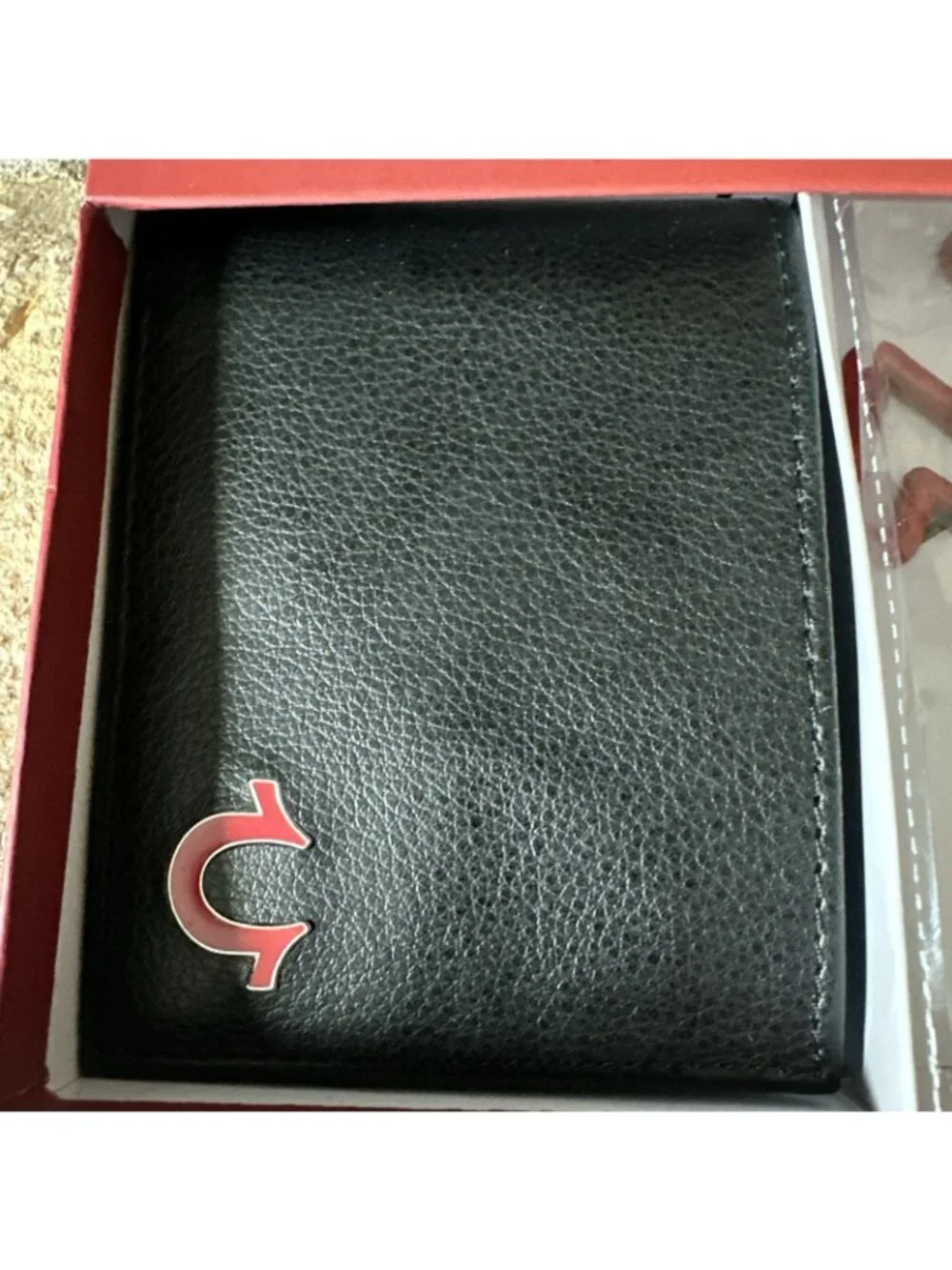 True Religion Mens Bifold Wallet Black Red Leather Horseshoe Carabiner Keychain